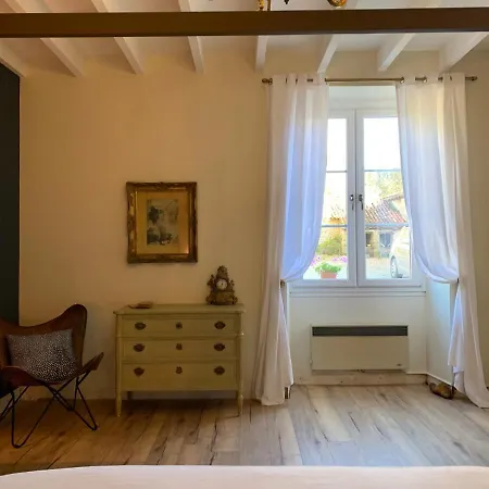 Beautiful 2-bed Manor House In