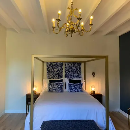 別荘 Beautiful 2-bed Manor House In