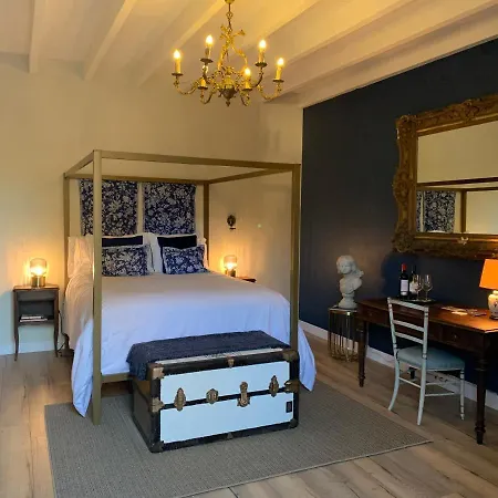 Beautiful 2-bed Manor House In